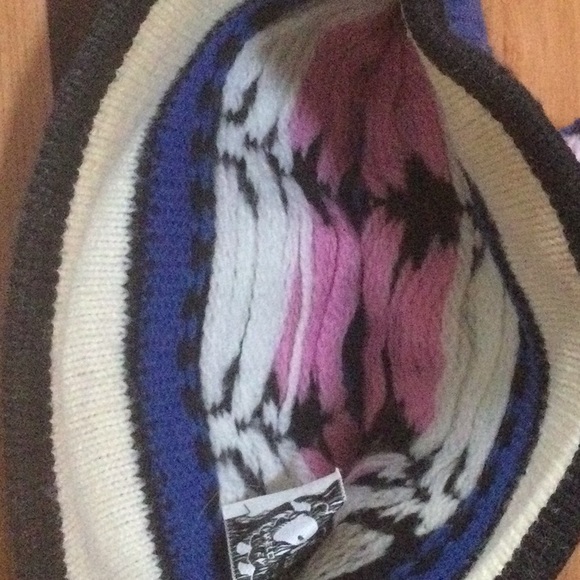 Ewe First 100% Wool Handknit Blue Toque Acrylic Lining - Picture 3 of 3